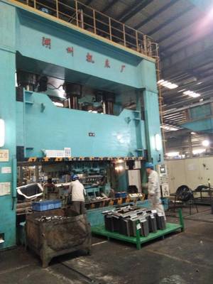 初探工業脈搏 2016級金屬材料工程專業學生完成首日機械電氣設備實習